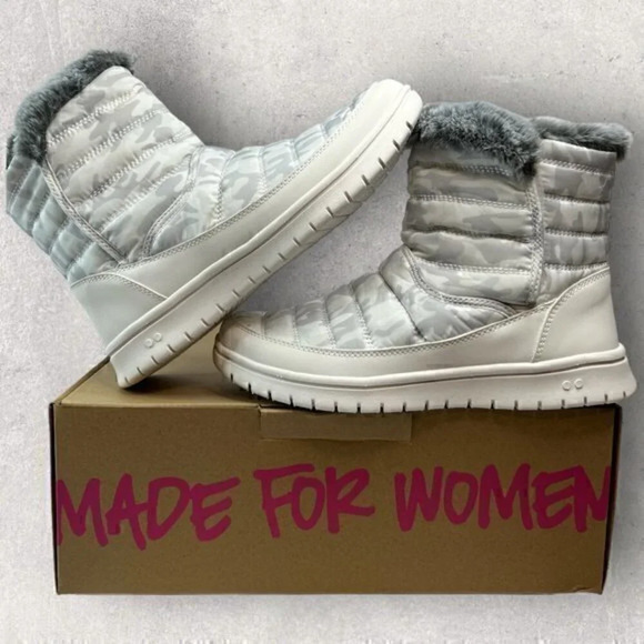 Ryka Shoes - Ryka Women's Camo White Suzy Snow Boots super light & water repellent - size 7